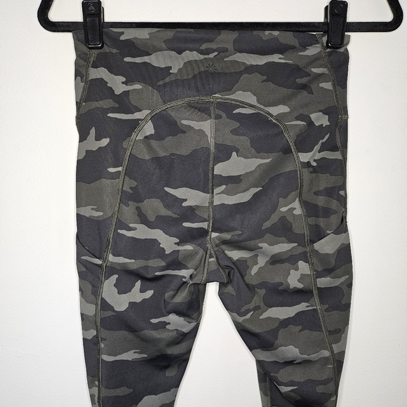 VGUC Athleta Ultimate 7/8 Tight Camo Green Black Small Pocket - Picture 5 of 14